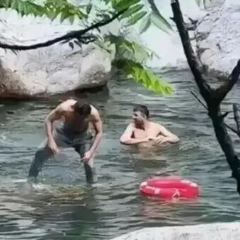 Foreigners Bathed in Scenic <em>Area</em>, Ignoring “No Swimming” Sign