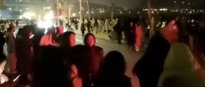 贵州一高校现不明异味，学生深夜紧急疏散！官方通报