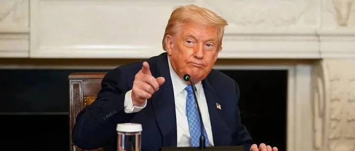 特朗普再骂佩<em>洛</em><em>西</em>