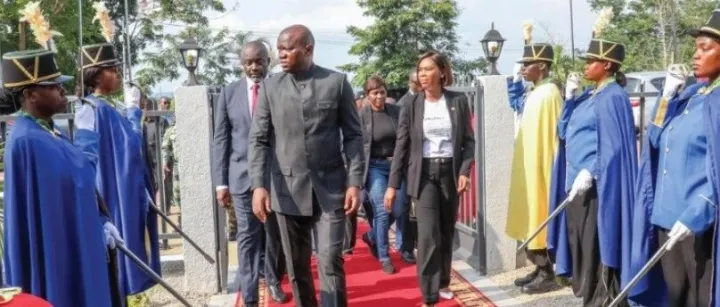 加蓬：奥利吉·恩圭马启动重大基础设施项目