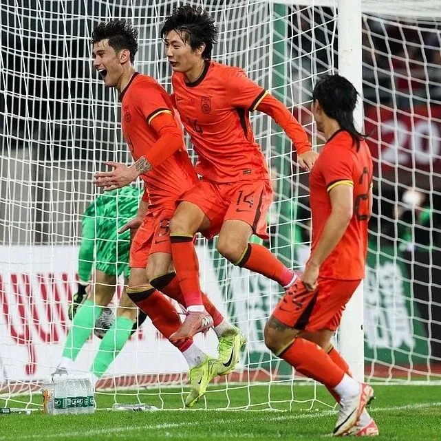 <em>U22</em>国足2比0击败韩国队