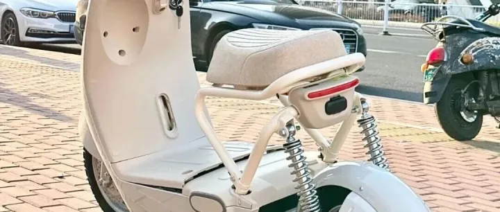 雅迪电动车道歉