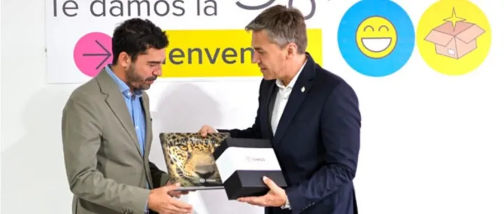 Zdero 出席电商平台配送中心启用仪式