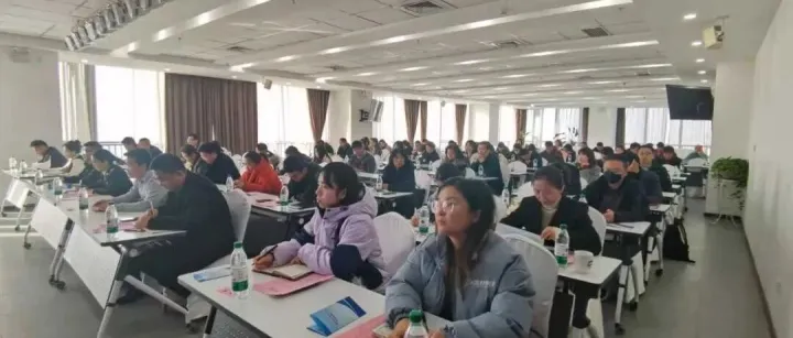 聚焦产业赋能 助力“陇货出海” 兰州市举办工业农业企业外贸业务专题培训会