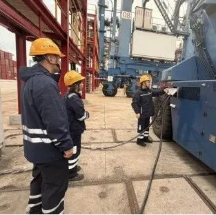 连云港货柜码头运行中心开展新能源设备实操培训 赋能绿色作业