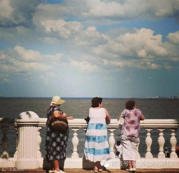 俄罗斯大妈虽然看上去很凶,但其实她们心地很好。