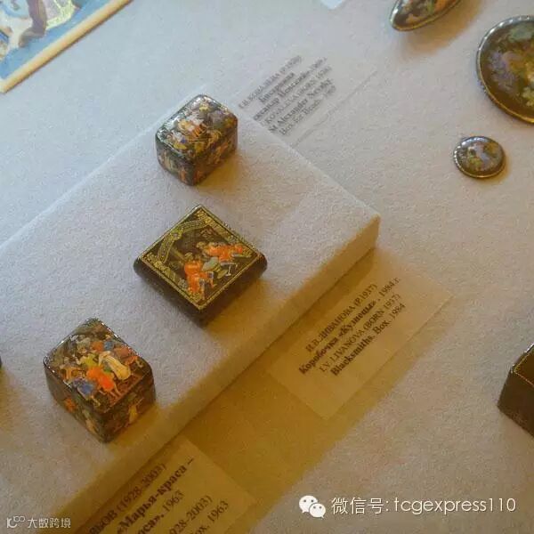 民间艺术厅没有套娃,但是有这些精致的小盒子。