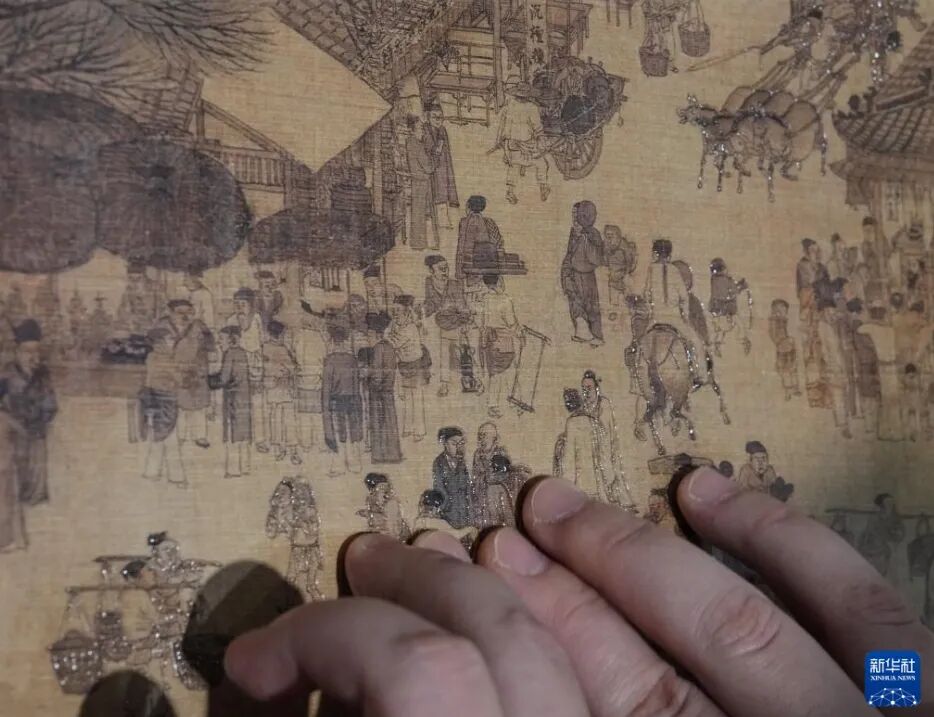 視覚障がい者向け「中国文明に触れ、美しい中国に触れる」触覚本が出版　北京