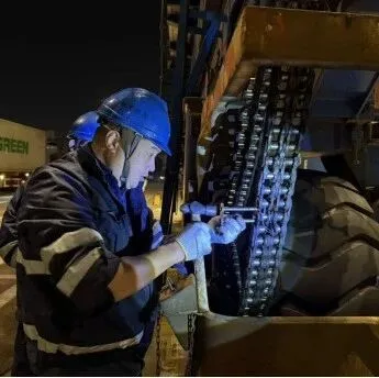 紧急驰援解困局 周末抢修保生产