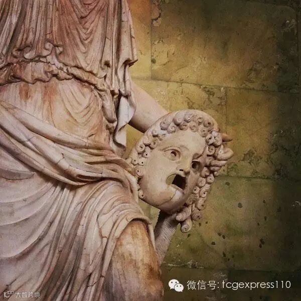 希腊罗马展厅十分冷清,大学学的神的名字也都还给老师了。