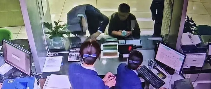 这种“<em>客服</em><em>电话</em>”，必须立即挂断！