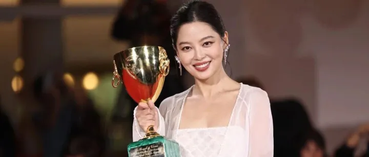 <em>辛</em><em>芷</em><em>蕾</em>对所有女孩说——