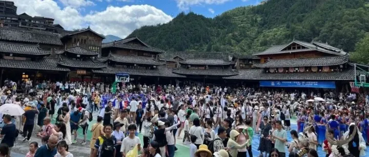 告别“人从众”：AI如何为您的旅行社/地接社，打造“智从容”的未来？