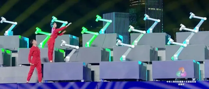 全运会闭幕式人形<em>机器人</em>越疆<em>Atom</em>与08年奥运飞天舞者殷硕“海上+高空”双场景<em>机器人</em>集群表演