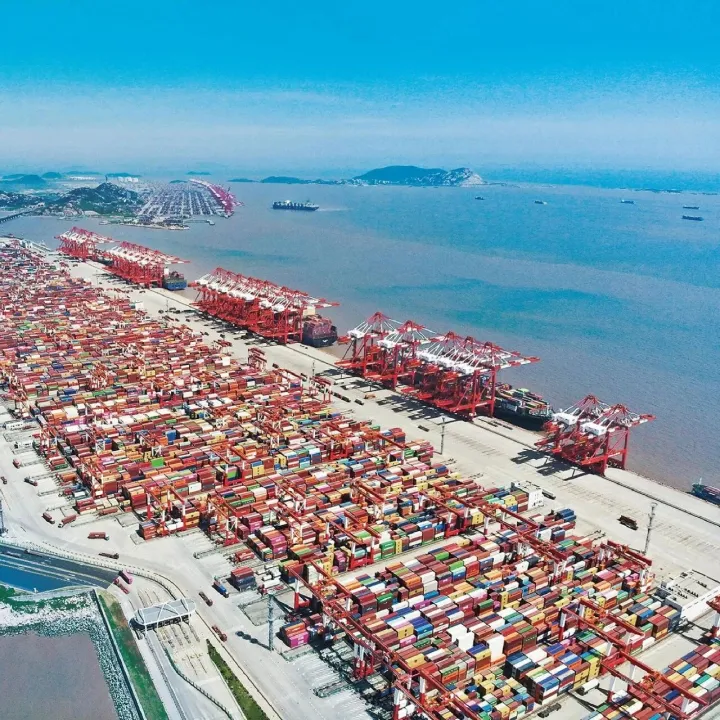 上海港洋山四期自动化码头：中国芯引领生态绿