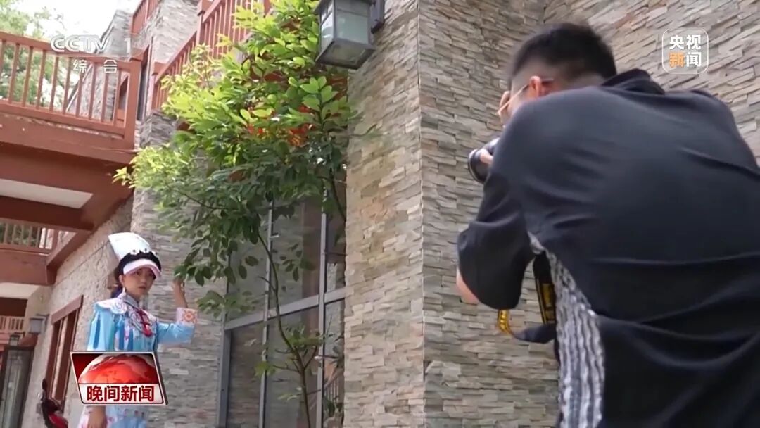 生まれ故郷に戻り、「撮影旅行プランナー」として働く若者