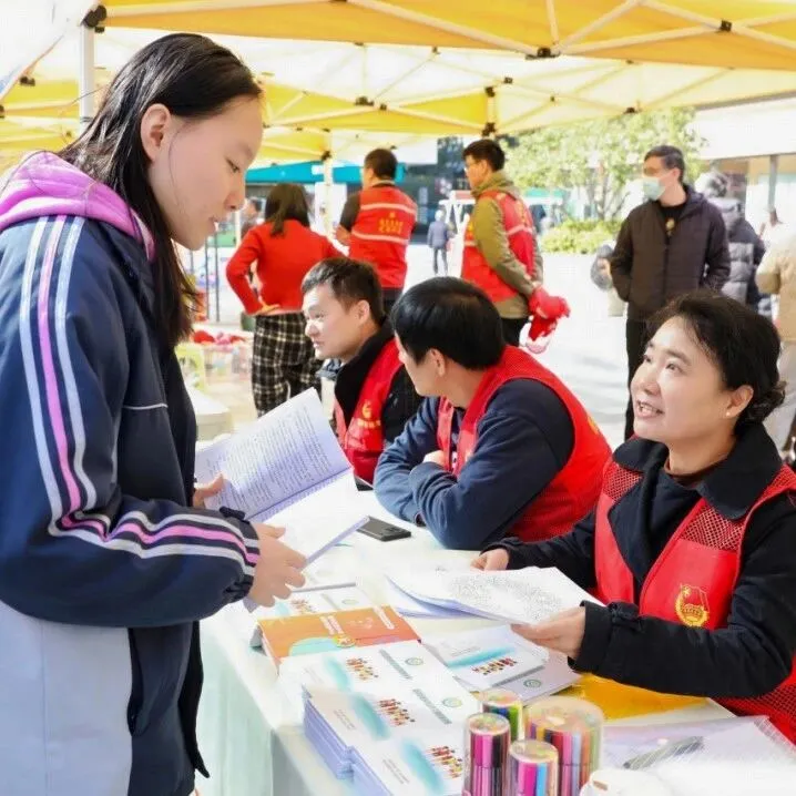 “青春共治 志愿同行”临平区青年夜校风采秀暨“青春有好市”进商圈活动顺利举行