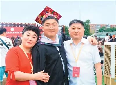 中国伝統文化の要素を取り入れた卒業写真が人気に‌