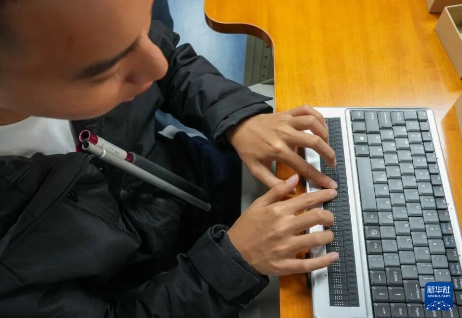 視覚障がい者向け「中国文明に触れ、美しい中国に触れる」触覚本が出版　北京