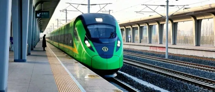 回响在这里的“瀚海驼铃”，让每一步都温暖