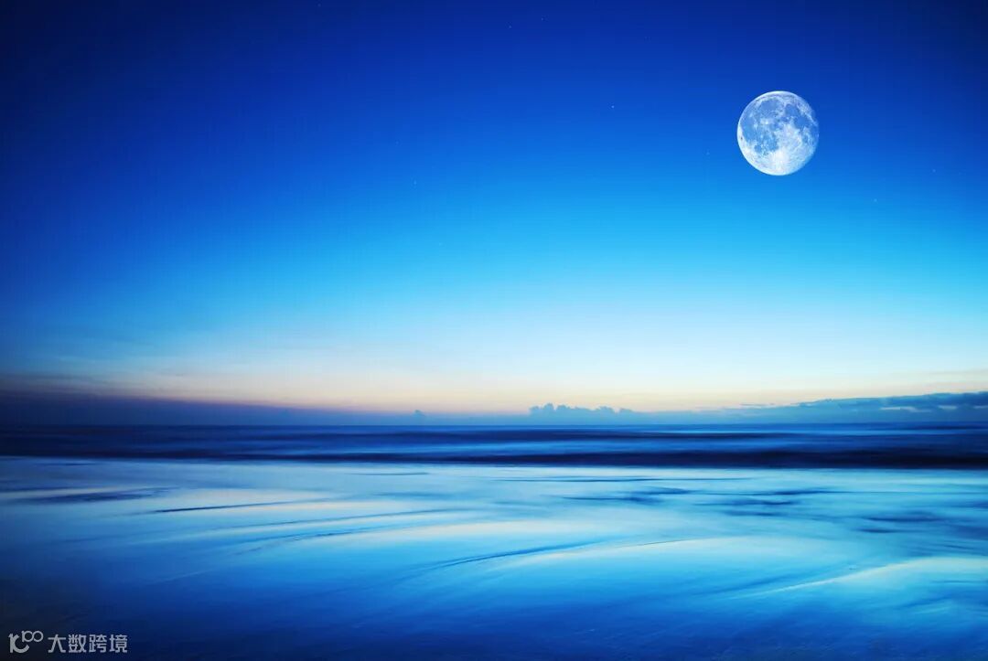 摄图网_500541560_海边宁静的明月（企业商用）.jpg
