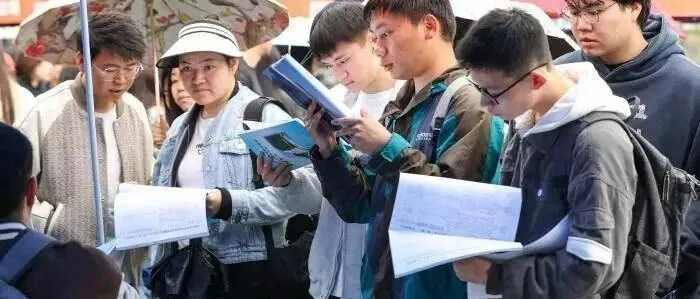 中国で大学卒<em>業</em>者が<em>職</em><em>業</em>学校に逆流している理由とは？