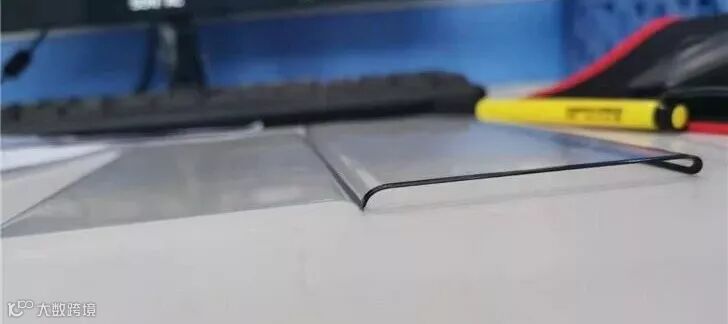 华为Mate 30 Pro显示屏大曲率玻璃面板曝光