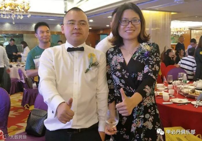 甲必丹会长张桅与广东省国际货运代理协会副会长兼广东航星国际物流有限公司总经理黄航星(右)。