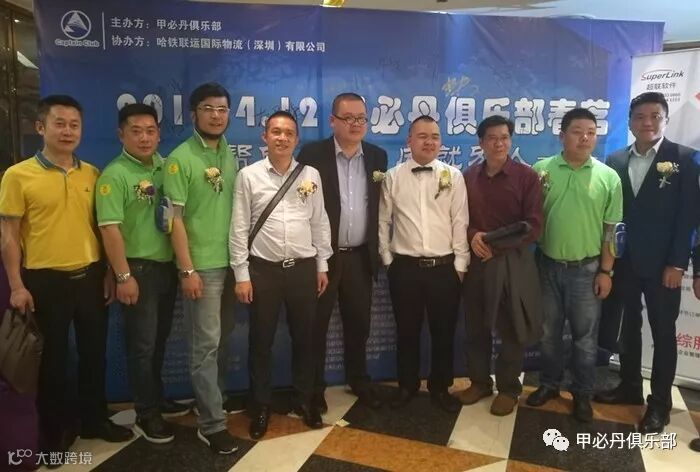 通用运费网董事长黄炳轩(右3)、甲必丹执行会长张桅(右4)、香港空运物流总会执行会长黄鹏(中)和长江三剑侠同仁们。