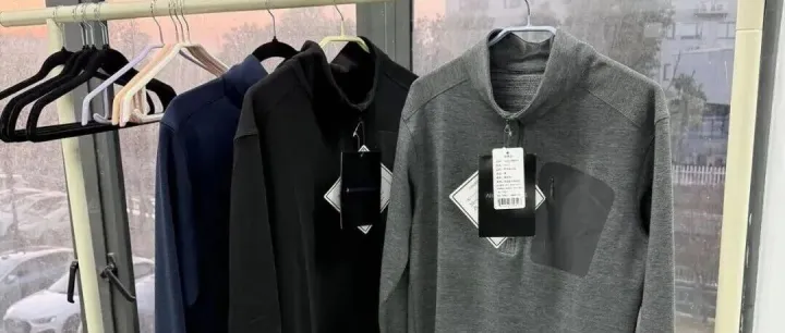 阔别一年半！你们久违的服装来了！全网59起步，今晚给你开门王炸39包邮到手！还有一款加厚保暖的男士套装！绝了的性价比！直播同步