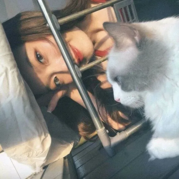 手臂现血痕！36岁人气花旦深夜贴图惨遭“家暴”：嬲我冇陪佢