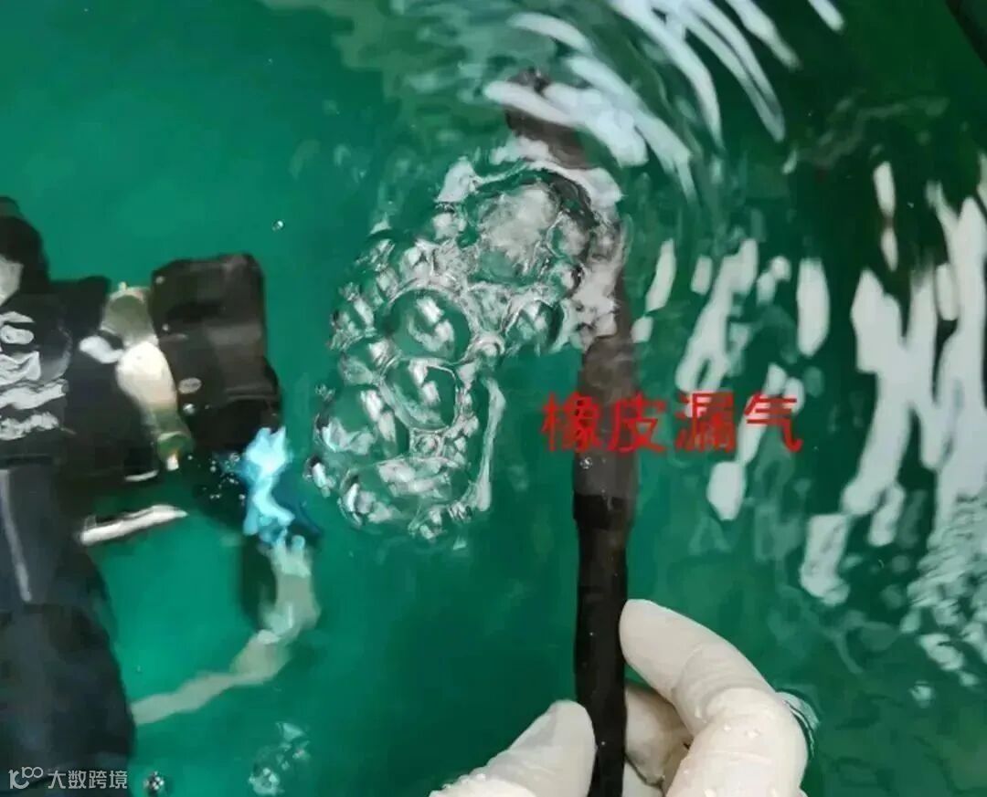 奥林巴斯GIF-H260橡皮破裂漏气(维修前)1.jpg