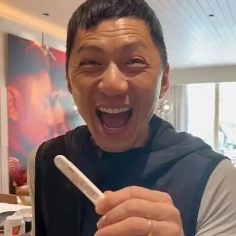 TVB一线小生得知<em>爱妻</em>怀孕真实反应引热议，眼泛泪光紧紧相拥