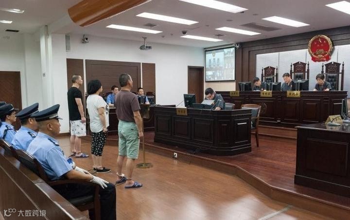 法庭审判场景图片