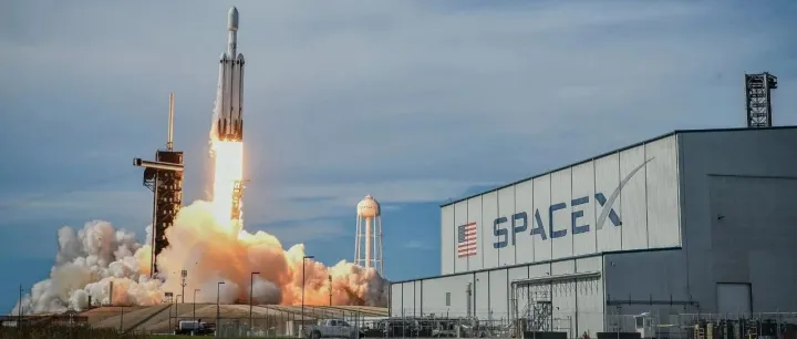 SpaceX估值或飙升至8000亿美元，目标明年进行IPO，将成史上最大IPO之一