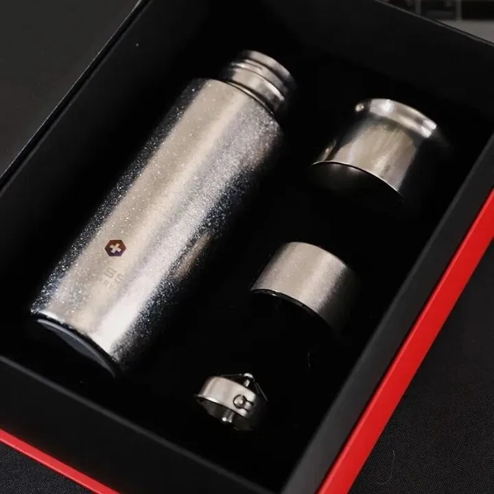 <em>出门</em><em>被</em>问800次！瑞士军工「纯钛」保温杯，好用到离谱！