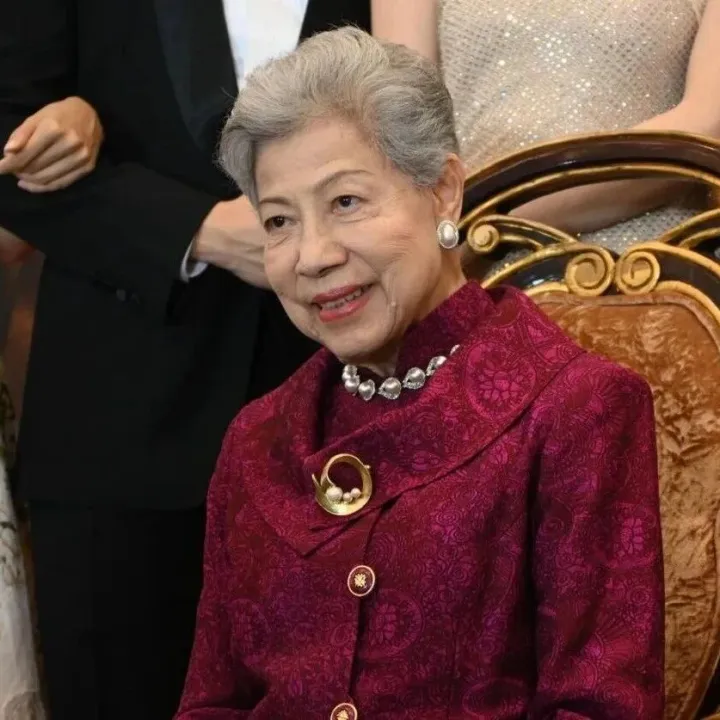 90岁香港金像影后获大学再度公开表扬：感激她对演艺界的<em>杰出贡献</em>