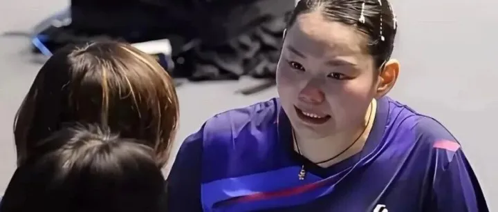 10-9领先被罚分，何卓佳快哭了！全运会女团现争议判罚！