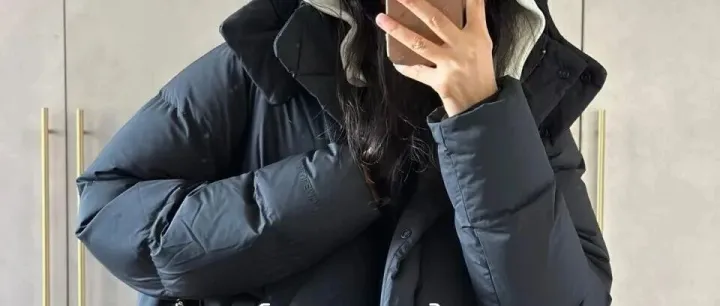 露LU家代工制作！到顶的版本了！超火五格绒羽绒服来了，专柜3000多块钱！跟专柜一毛一样！女士款！群友价459到手