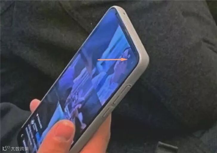 疑似Redmi K30真机照曝光:前置双打孔