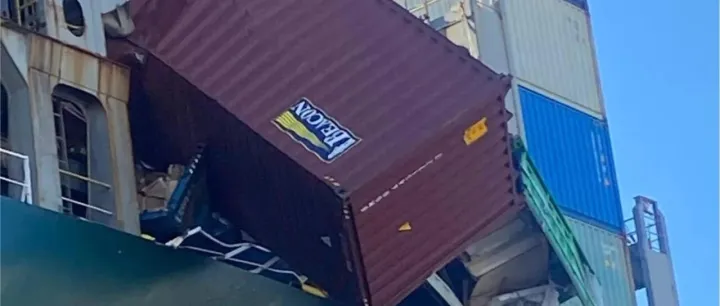 【物流播报】突发！18个集装箱坠海，航道被迫关闭实施打捞，事发欧洲 丨壹航运