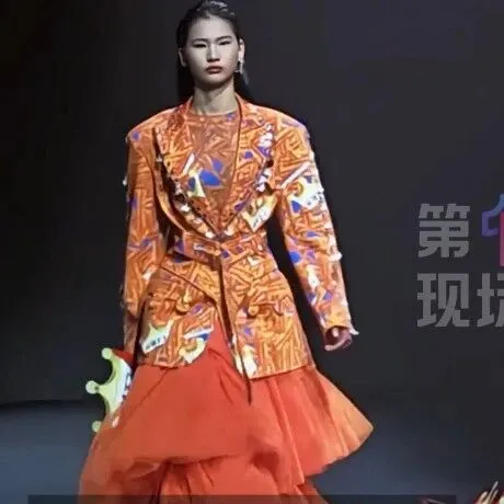 19岁农村少女惊艳<em>深圳</em>秀场！“捡垃圾是生活，<em>模特</em>是梦想”…