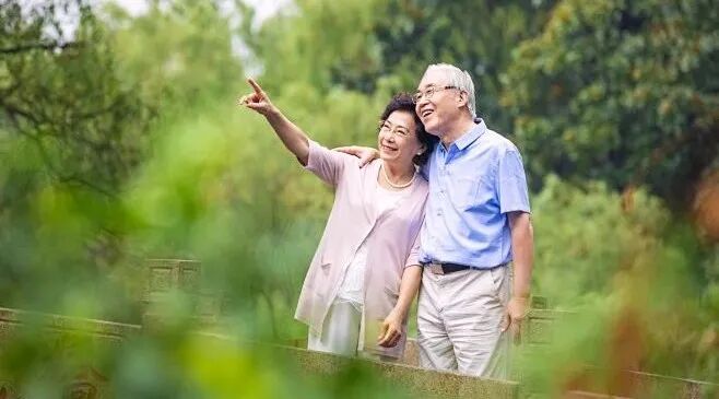 拍摄素材 人物内的花瓣采集图片-nicdyx