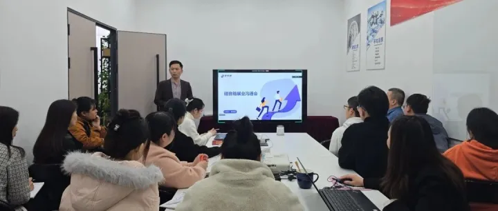 聚收银团队聚力赋能，携手商户共赢智慧支付新时代