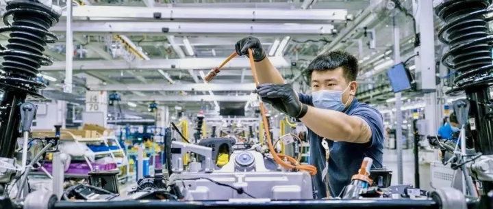 300家外媒直击中国工厂，向欧美拉响警报！