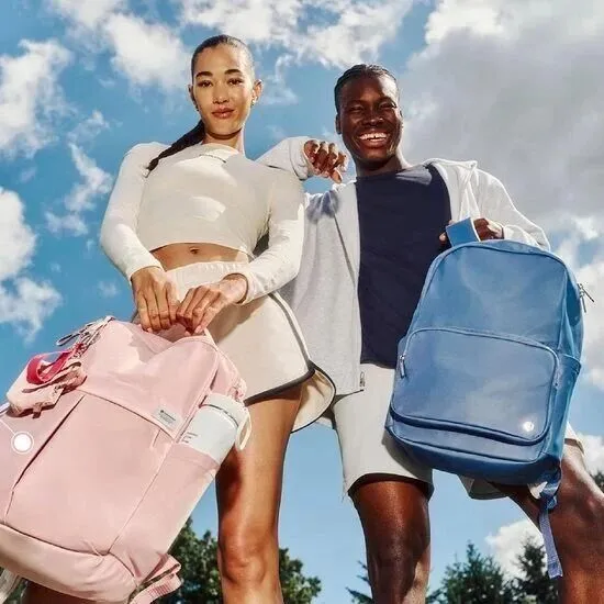 <em>Define</em>夹克$104 、Scuba连帽衫$89