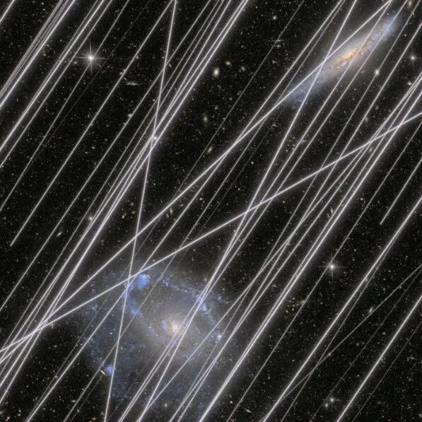 人造卫星频频干扰哈勃望远镜的观测成像 且这一情况正愈发严重