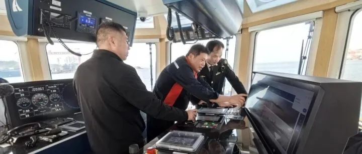 各地动态丨福建首艘纯电动拖轮在厦首航