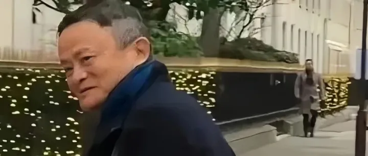 马云有魄力，阿里套现300亿走人