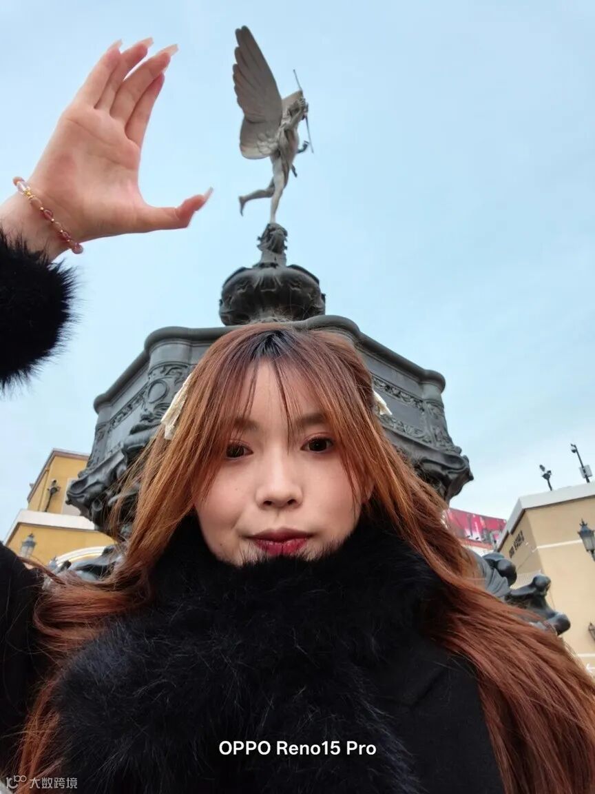 让照片“活”出立体感 OPPO Reno15的实况人像为啥这么好玩？